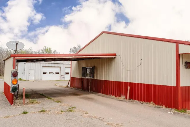 Photo 2 — 313 W Roger Miller Boulevard, Erick, OK 73645