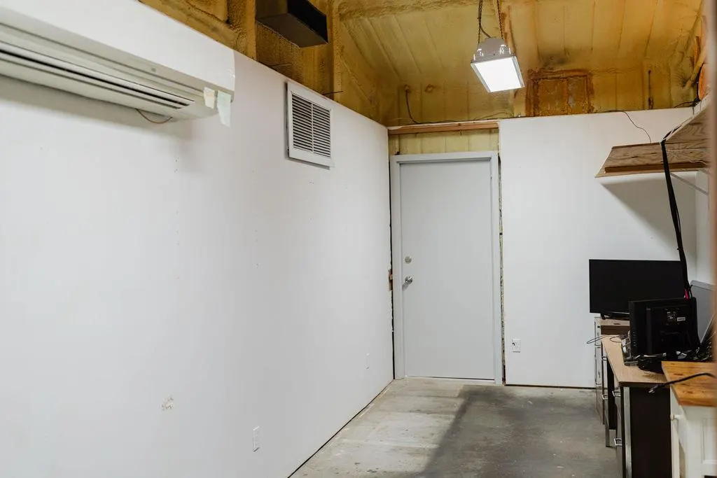 Photo 6 — 313 W Roger Miller Boulevard, Erick, OK 73645