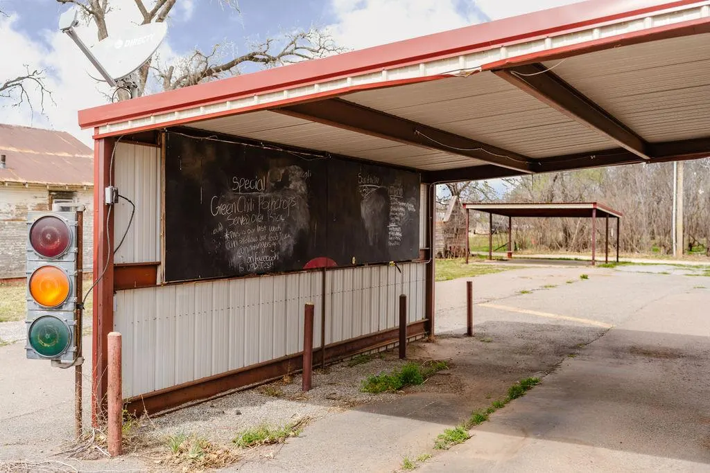 Photo 21 — 313 W Roger Miller Boulevard, Erick, OK 73645