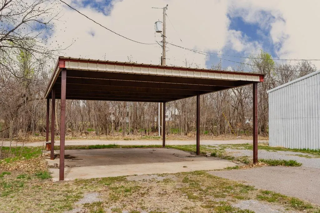 Photo 24 — 313 W Roger Miller Boulevard, Erick, OK 73645