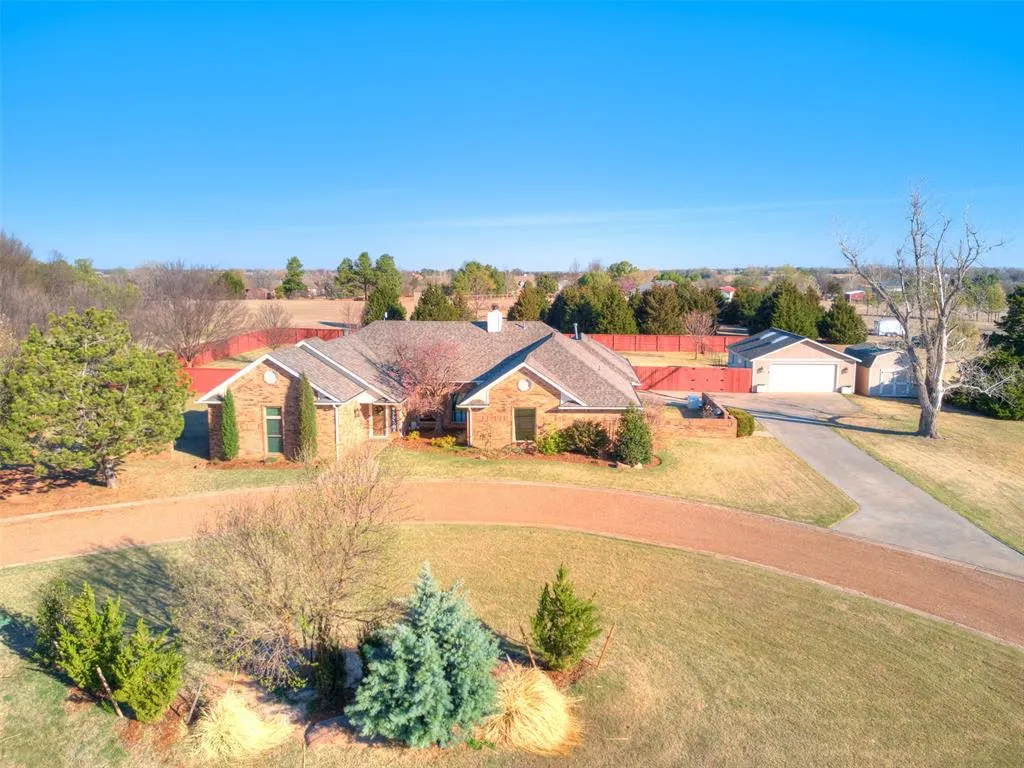 Photo 2 — 1121 Silver Oaks Drive, Edmond, OK 73025