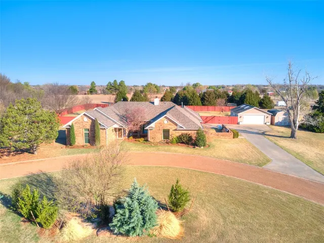 Photo 2 — 1121 Silver Oaks Drive, Edmond, OK 73025