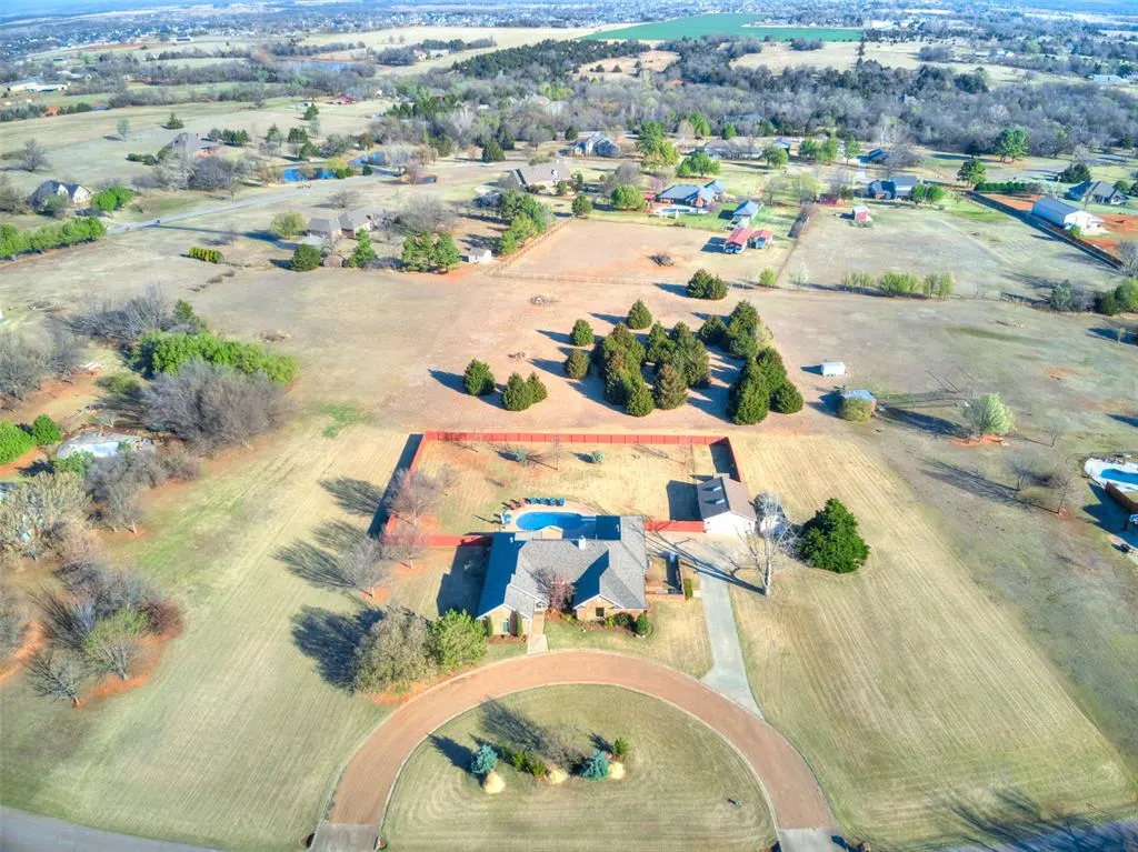 Photo 4 — 1121 Silver Oaks Drive, Edmond, OK 73025