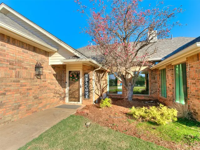 Photo 5 — 1121 Silver Oaks Drive, Edmond, OK 73025