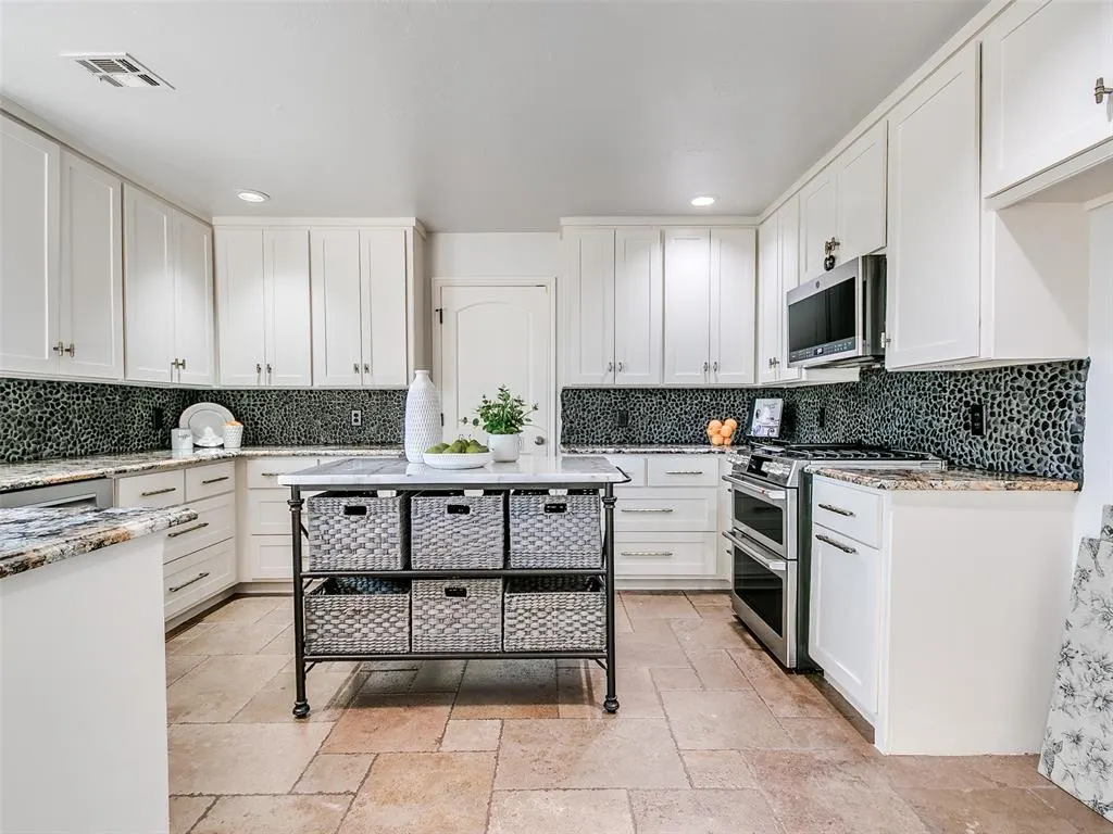Photo 10 — 1121 Silver Oaks Drive, Edmond, OK 73025
