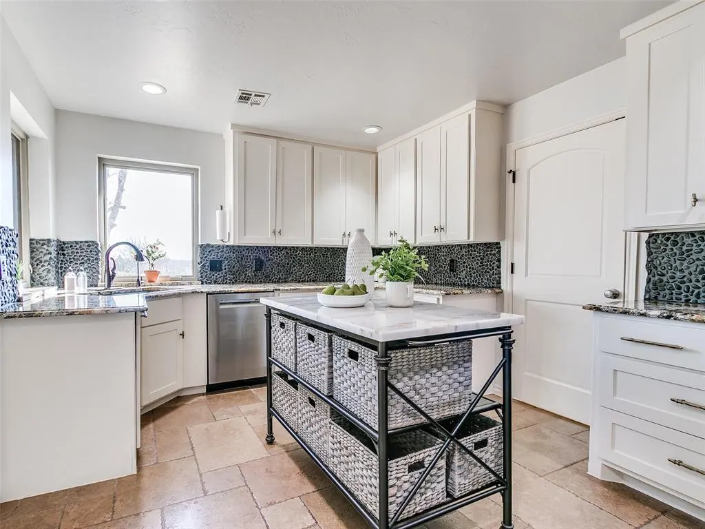 Photo 11 — 1121 Silver Oaks Drive, Edmond, OK 73025