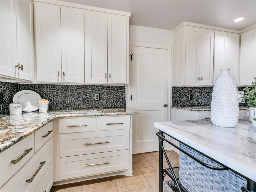 Photo 14 — 1121 Silver Oaks Drive, Edmond, OK 73025
