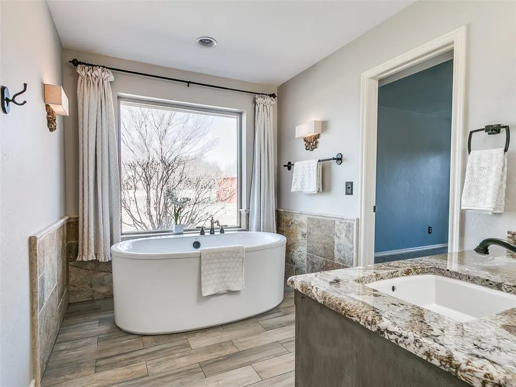 Photo 28 — 1121 Silver Oaks Drive, Edmond, OK 73025
