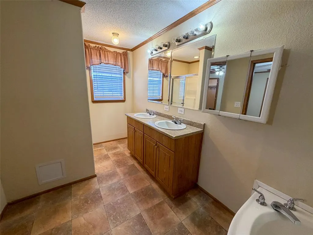 Photo 16 — 930511 S 3360 Road, Wellston, OK 74881
