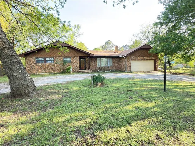 Front exterior — 315 Noble Street, Maud, OK 74854