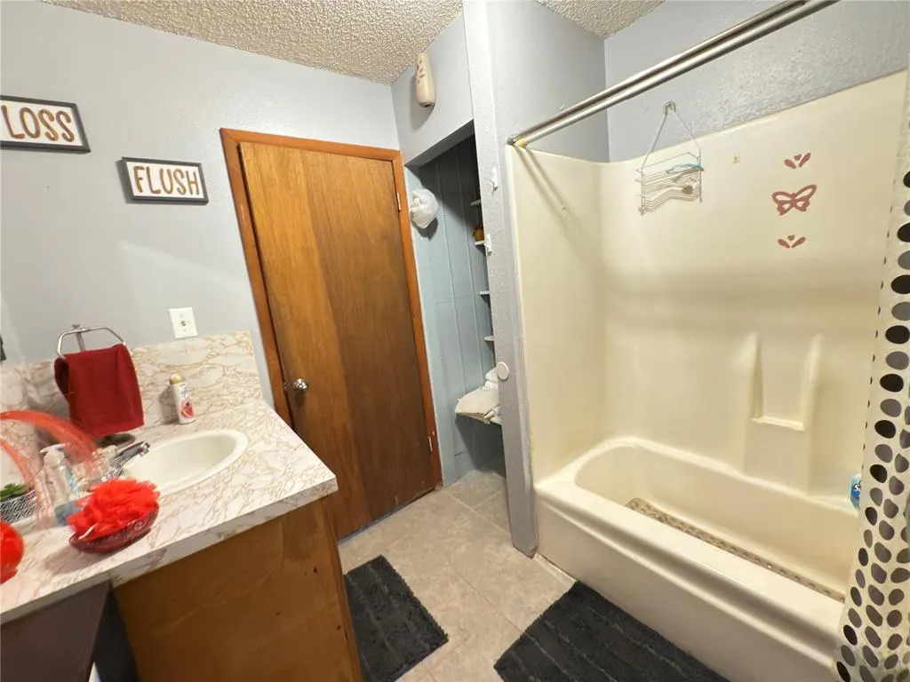 Photo 11 — 315 Noble Street, Maud, OK 74854