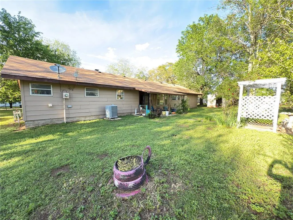 Photo 39 — 315 Noble Street, Maud, OK 74854