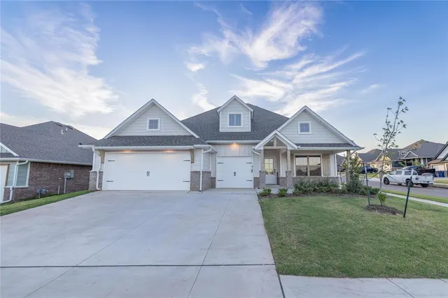 Photo 2 — 809 Sandgrass Road, Choctaw, OK 73020