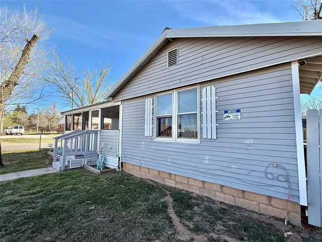 Photo 2 — 626 N Main Street, Cement, OK 73017