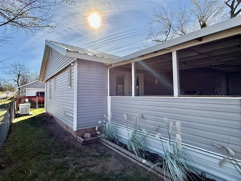 Photo 3 — 626 N Main Street, Cement, OK 73017