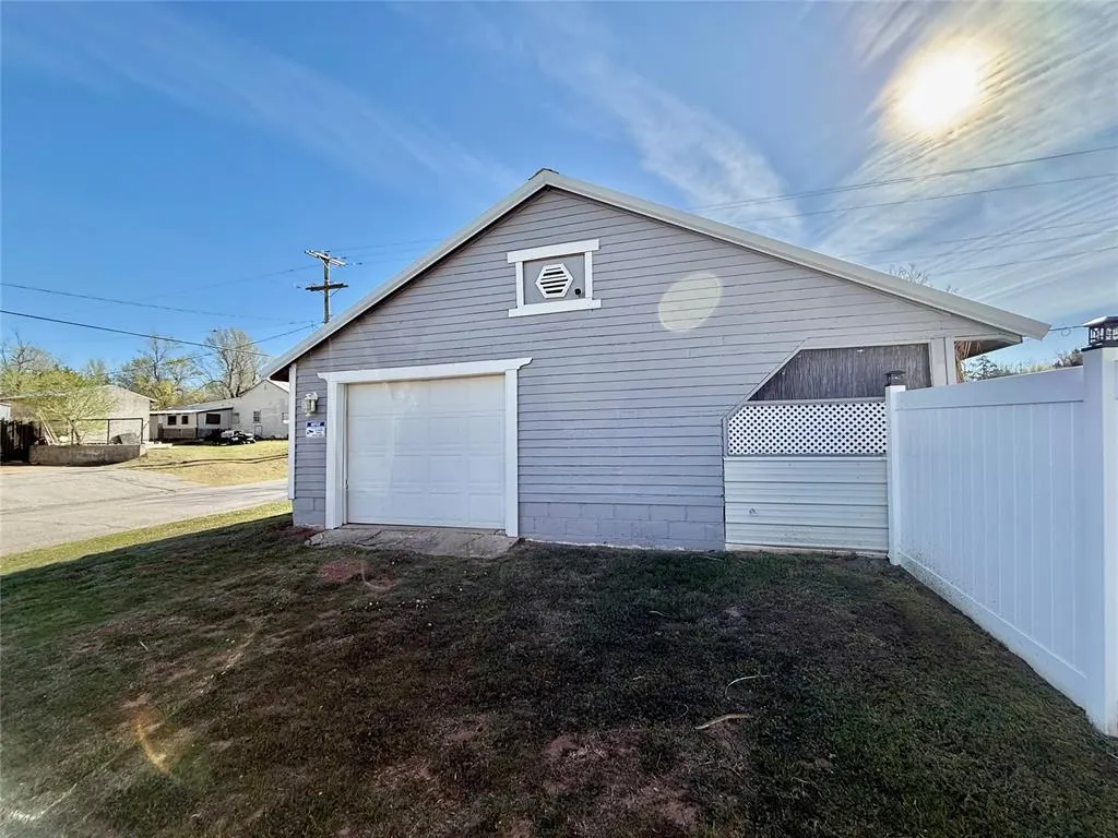 Photo 28 — 626 N Main Street, Cement, OK 73017