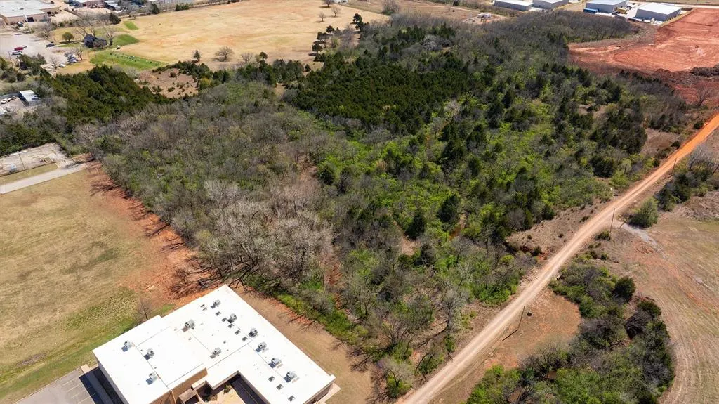 Photo 2 — 7600 N Hudson Avenue, Oklahoma City, OK 73116