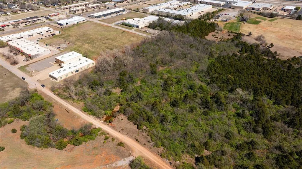 Photo 5 — 7600 N Hudson Avenue, Oklahoma City, OK 73116