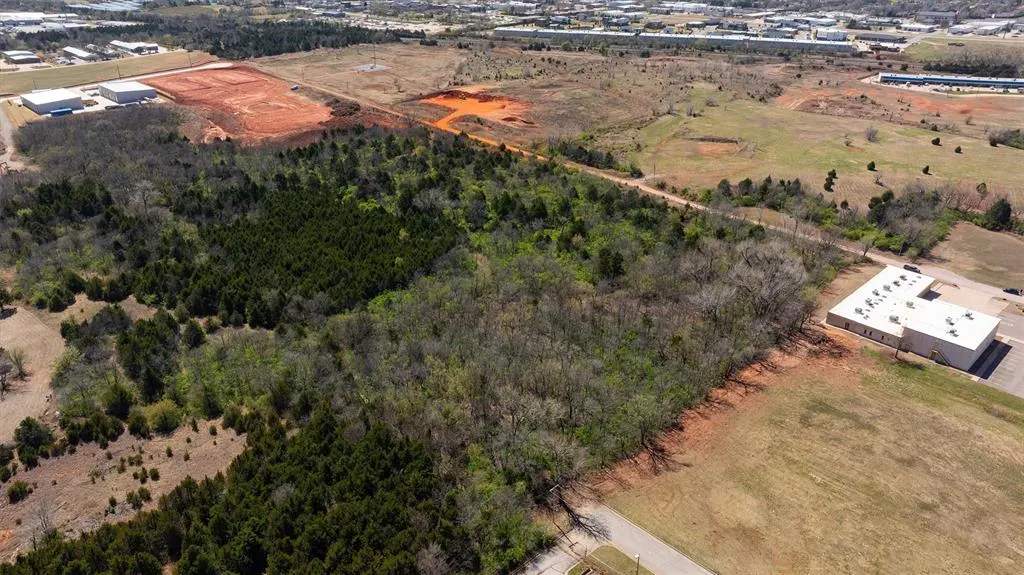 Photo 7 — 7600 N Hudson Avenue, Oklahoma City, OK 73116