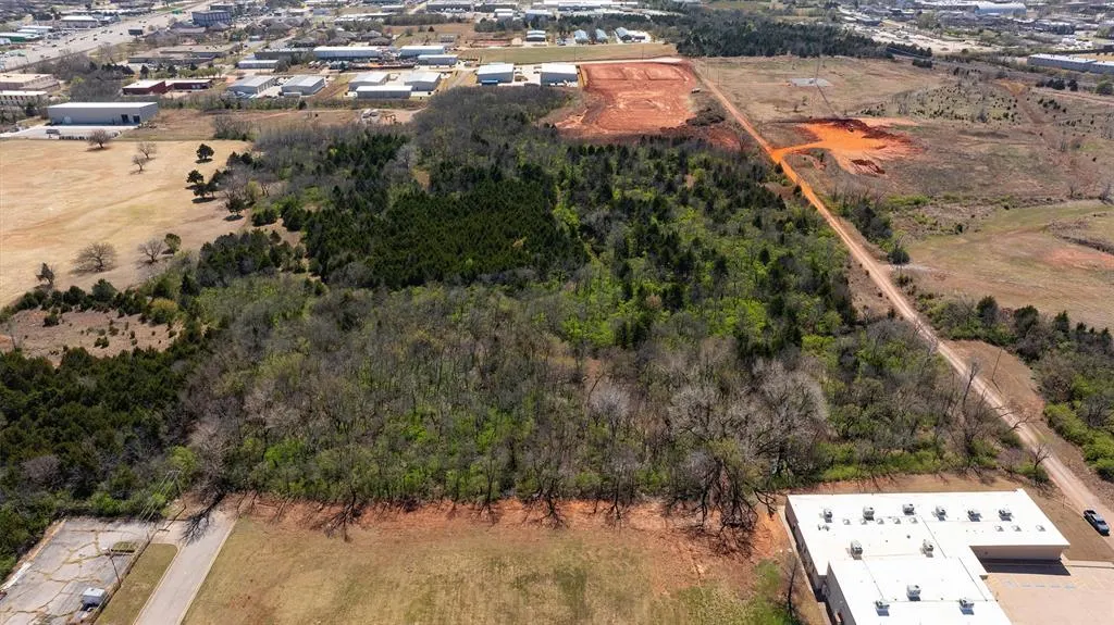 Photo 8 — 7600 N Hudson Avenue, Oklahoma City, OK 73116