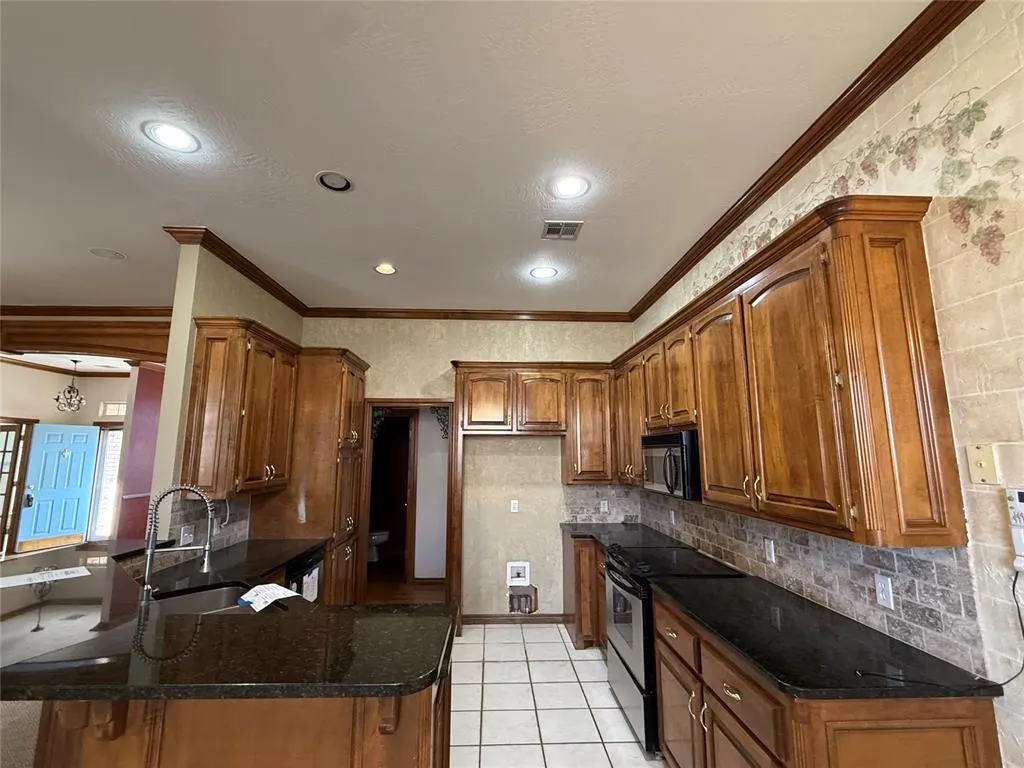 Photo 9 — 2917 SW 111th Street, Oklahoma City, OK 73170