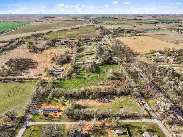 Photo 2 — SE 2nd Street, Minco, OK 73059