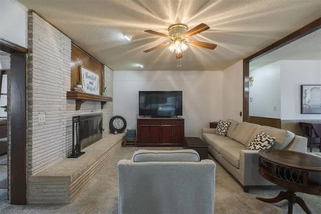 Photo 7 — 941 NW 32nd Street, Moore, OK 73160