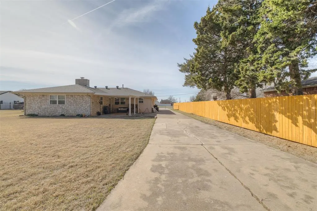 Photo 45 — 941 NW 32nd Street, Moore, OK 73160