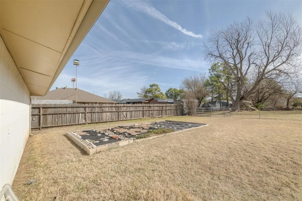 Photo 48 — 941 NW 32nd Street, Moore, OK 73160