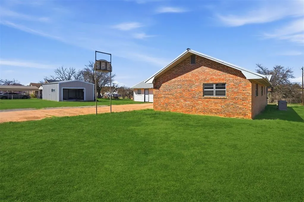 Photo 5 — 1013 N 3rd Street, Sayre, OK 73662