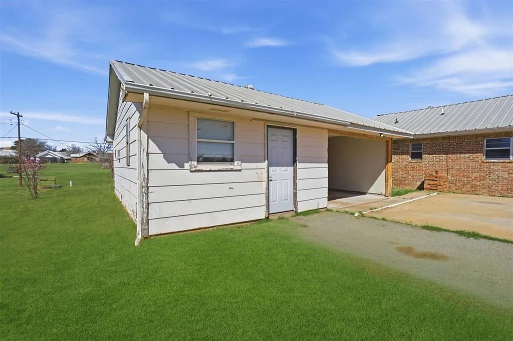 Photo 31 — 1013 N 3rd Street, Sayre, OK 73662