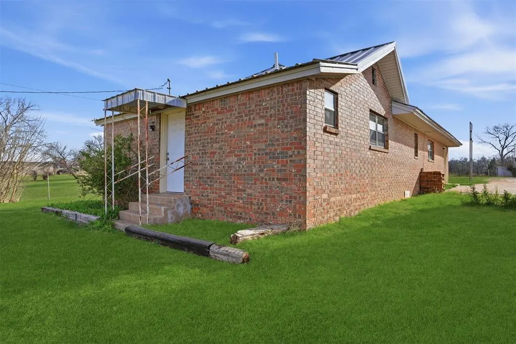 Photo 34 — 1013 N 3rd Street, Sayre, OK 73662