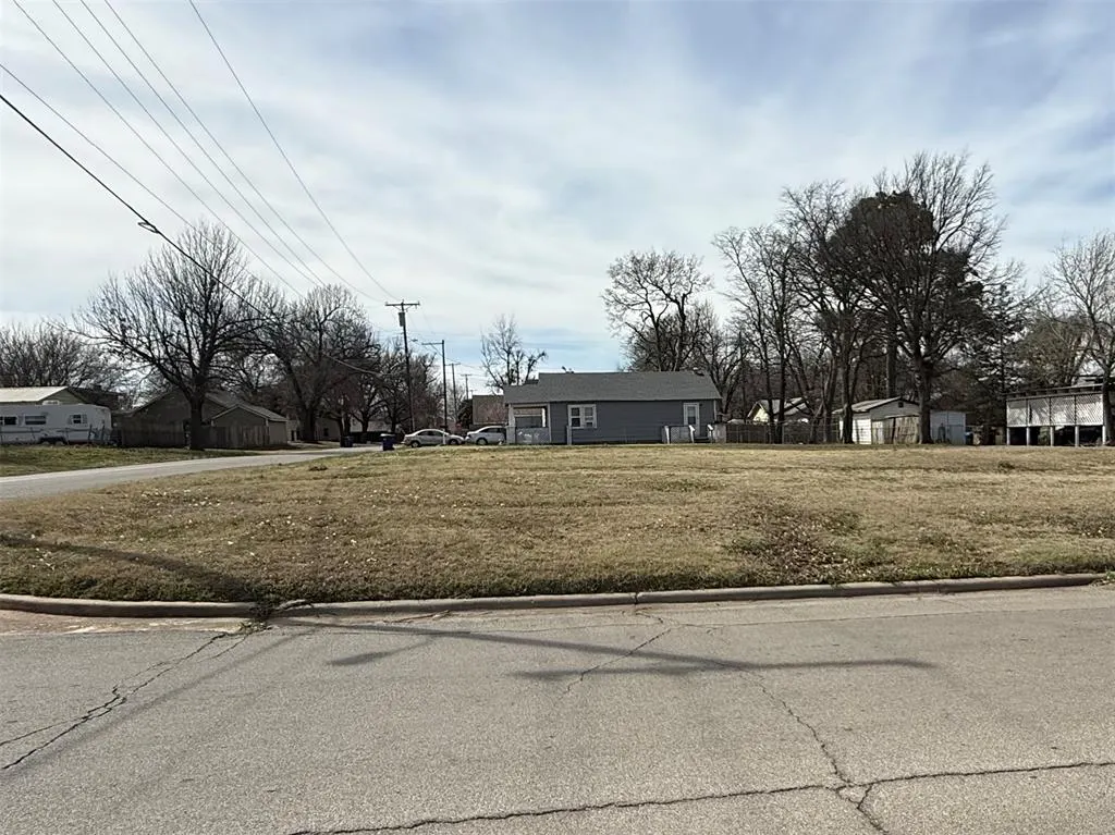 Front exterior — 928 S 6th Street, Chickasha, OK 73018