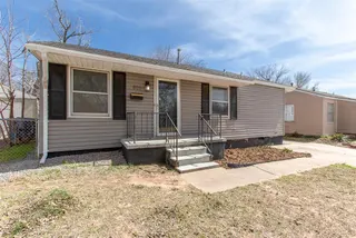 Sold home at 801 W Rickenbacker Drive