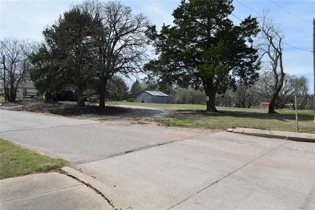 Photo 5 — 314 N 13th Street, Tecumseh, OK 74873
