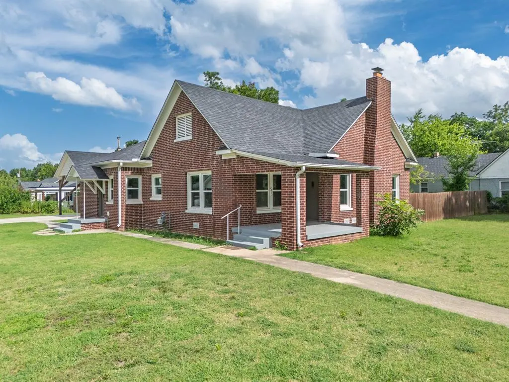 Front exterior — 2021 N Broadway Avenue, Shawnee, OK 74804