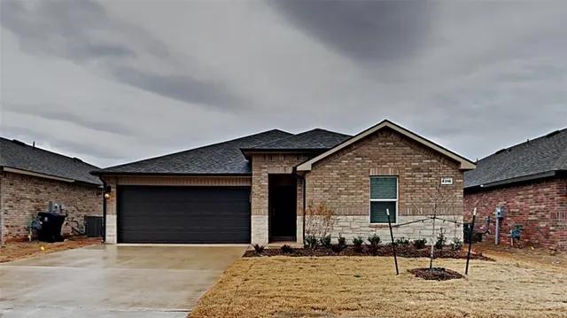 Photo 2 — 4316 Palmetto Bluff Drive, Mustang, OK 73064