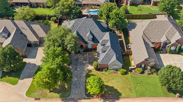 Photo 2 — 508 NW 150th Place, Edmond, OK 73013