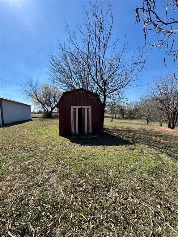 Photo 4 — 627 Cranton Drive, Chickasha, OK 73018