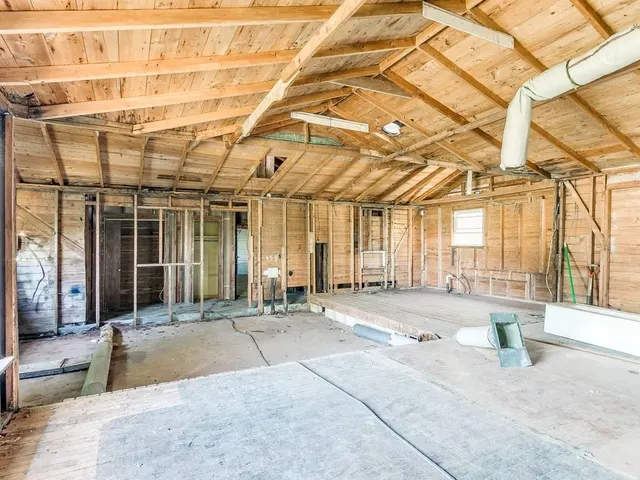 Photo 5 — 627 Cranton Drive, Chickasha, OK 73018