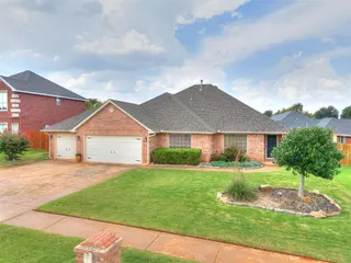 Sold home at 401 N Topaz Way