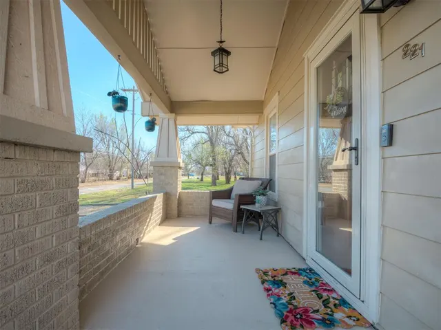 Photo 2 — 221 E Van Buren Street, Crescent, OK 73028