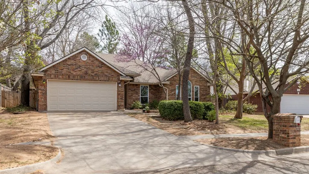 Photo 3 — 213 Victory Drive, Norman, OK 73072