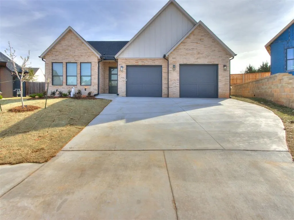 Photo 2 — 2500 Amante Court, Edmond, OK 73034