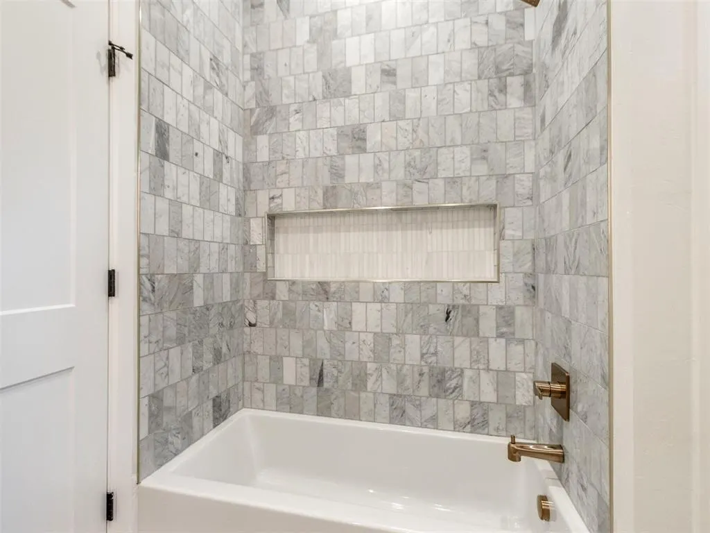 Photo 6 — 2500 Amante Court, Edmond, OK 73034