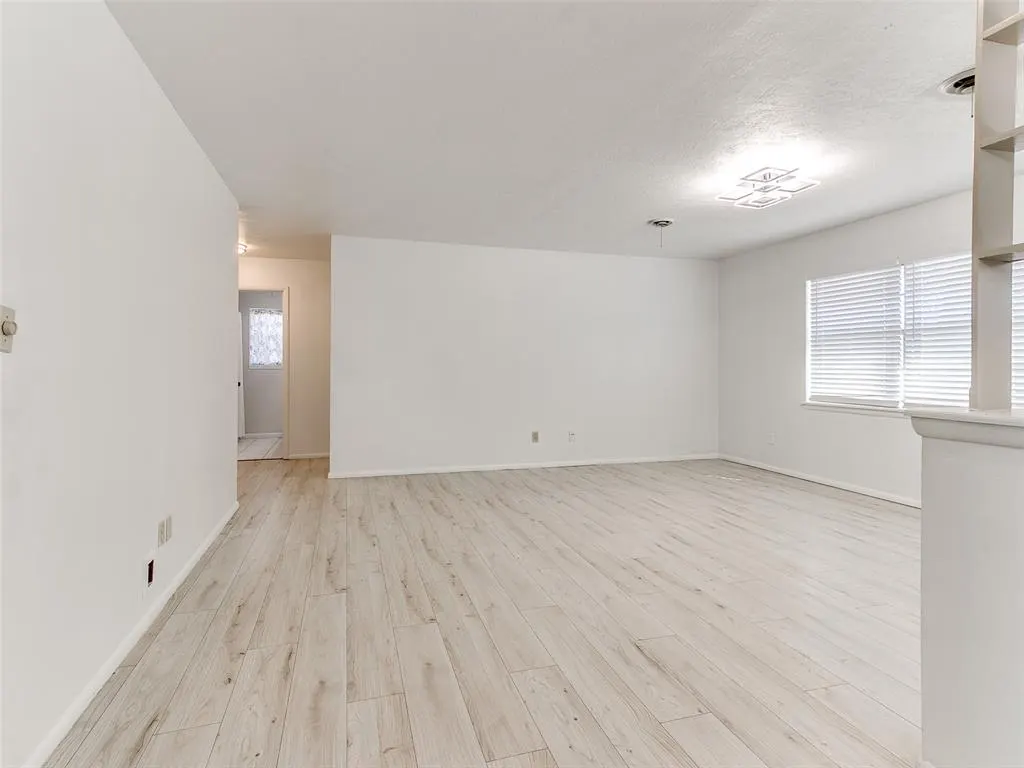 Photo 7 — 5949 NW 27th Street, Oklahoma City, OK 73127