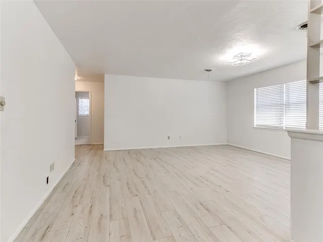 Photo 7 — 5949 NW 27th Street, Oklahoma City, OK 73127