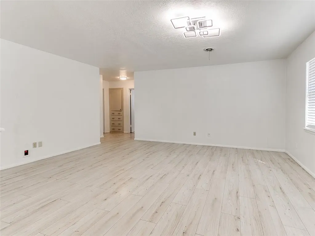 Photo 11 — 5949 NW 27th Street, Oklahoma City, OK 73127