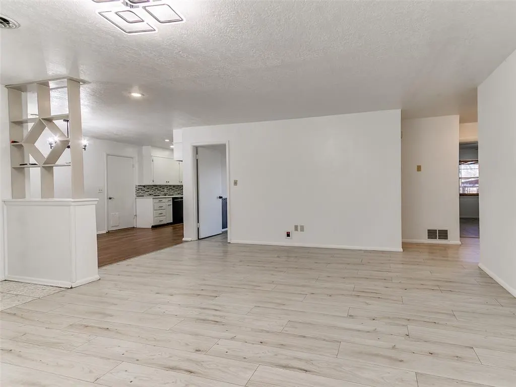 Photo 12 — 5949 NW 27th Street, Oklahoma City, OK 73127
