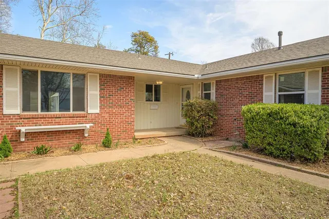 Photo 3 — 2501 Brentwood Drive, Norman, OK 73069